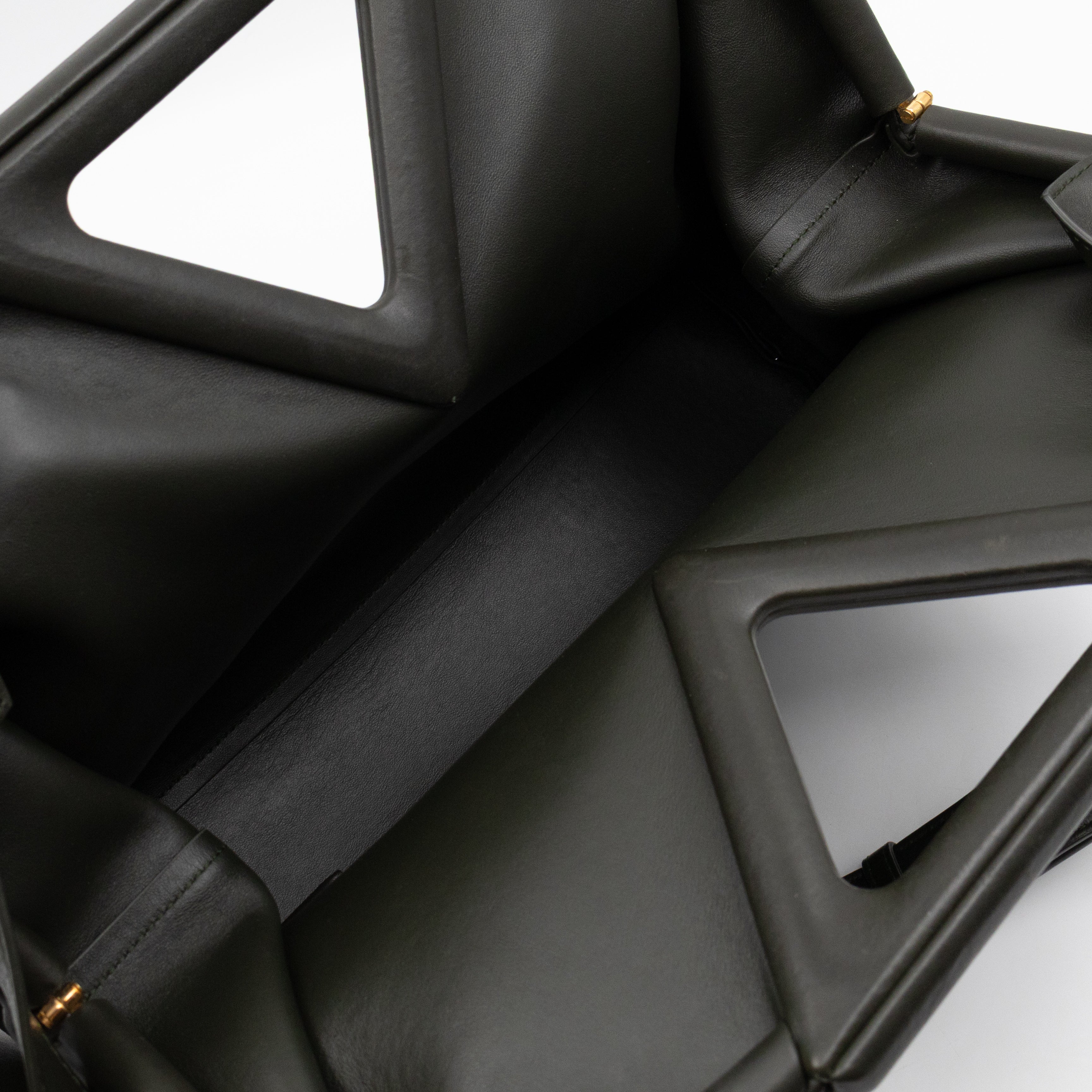 The Point Triangle Bag Medium Camping Oilve green Calfskin
