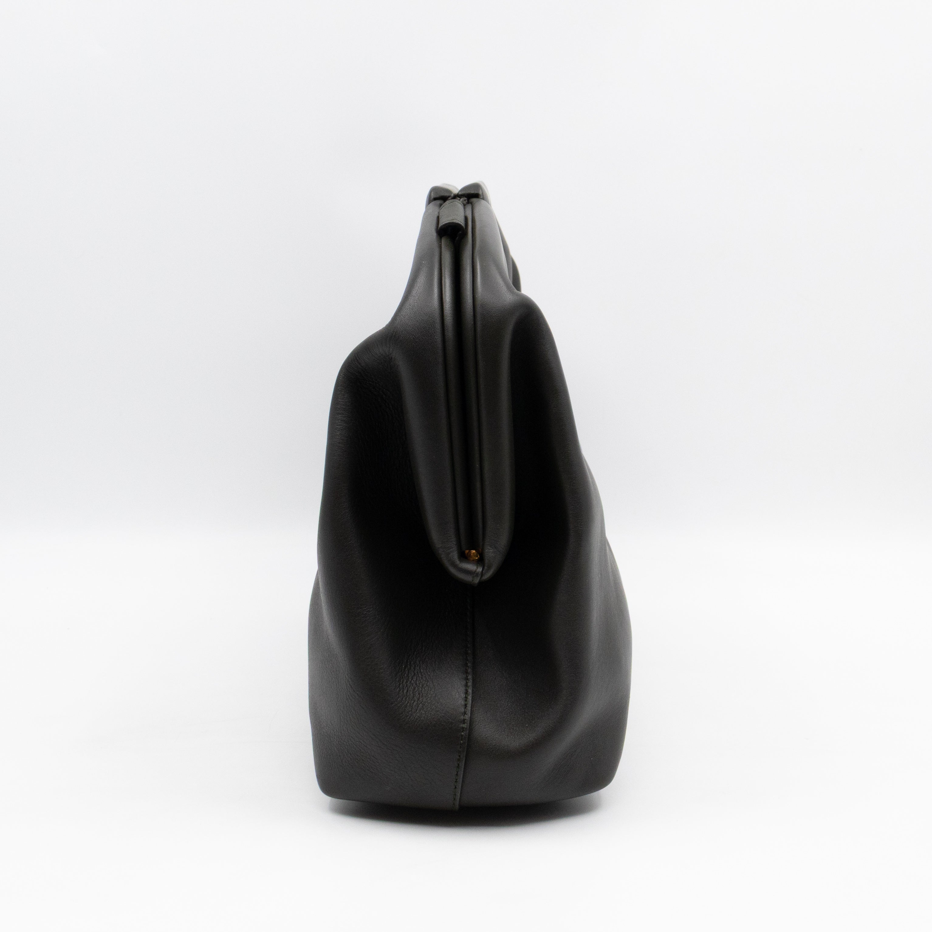 The Point Triangle Bag Medium Camping Oilve green Calfskin