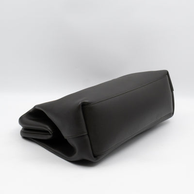 The Point Triangle Bag Medium Camping Oilve green Calfskin