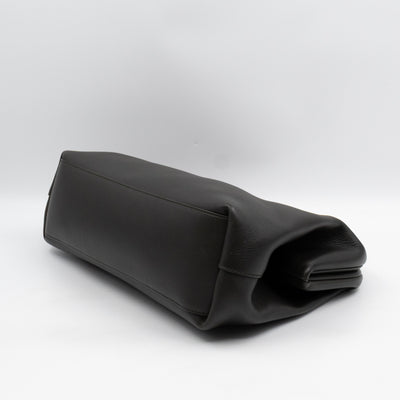 The Point Triangle Bag Medium Camping Oilve green Calfskin