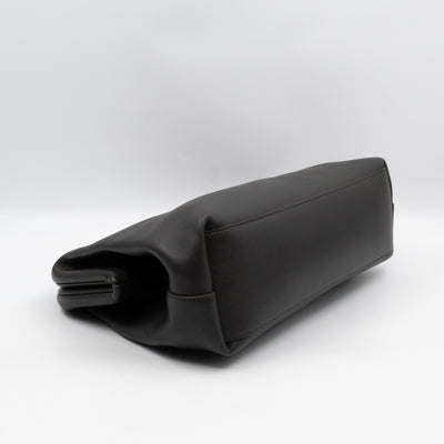 The Point Triangle Bag Medium Camping Oilve green Calfskin