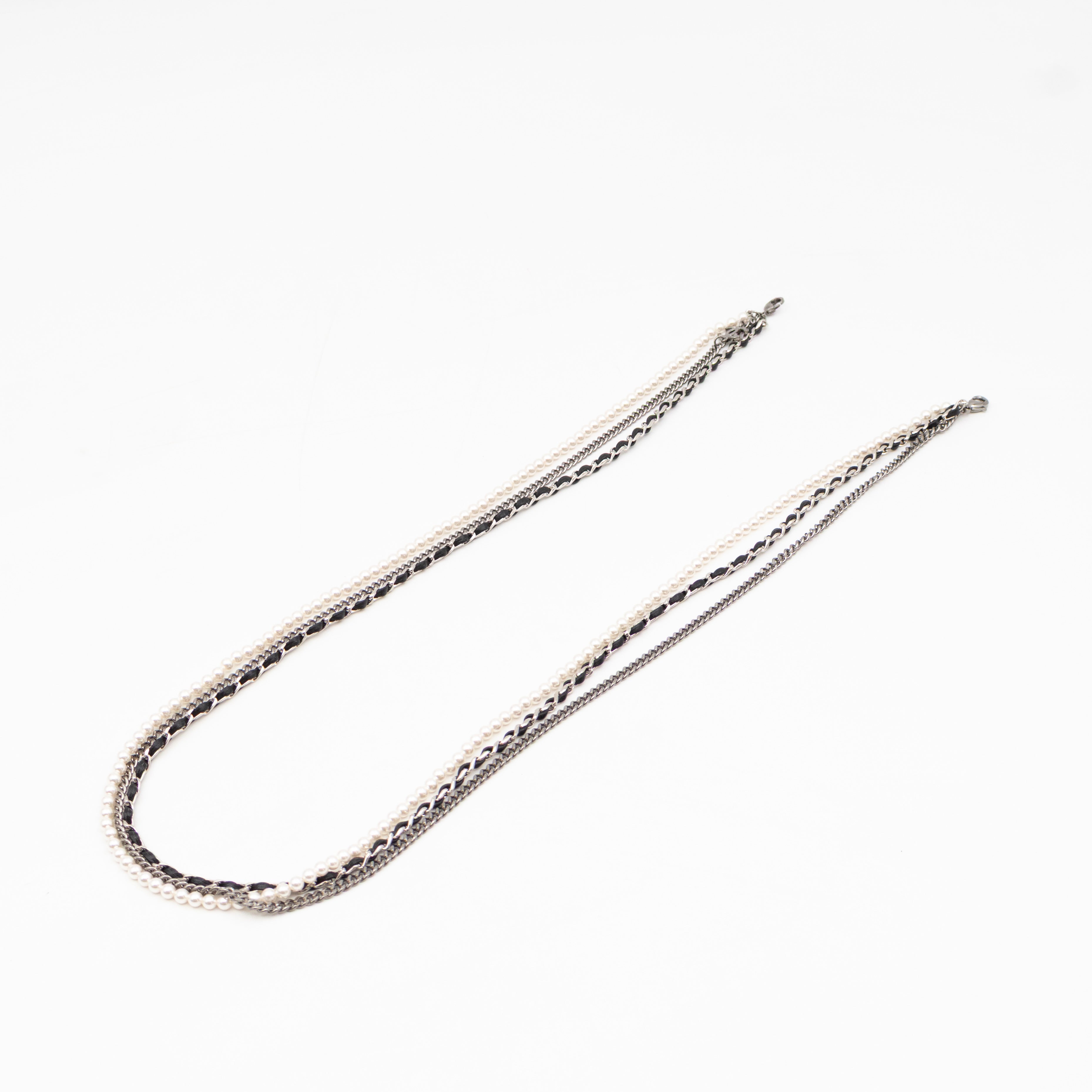 Square Sunglasses With Pearl Triple Chain