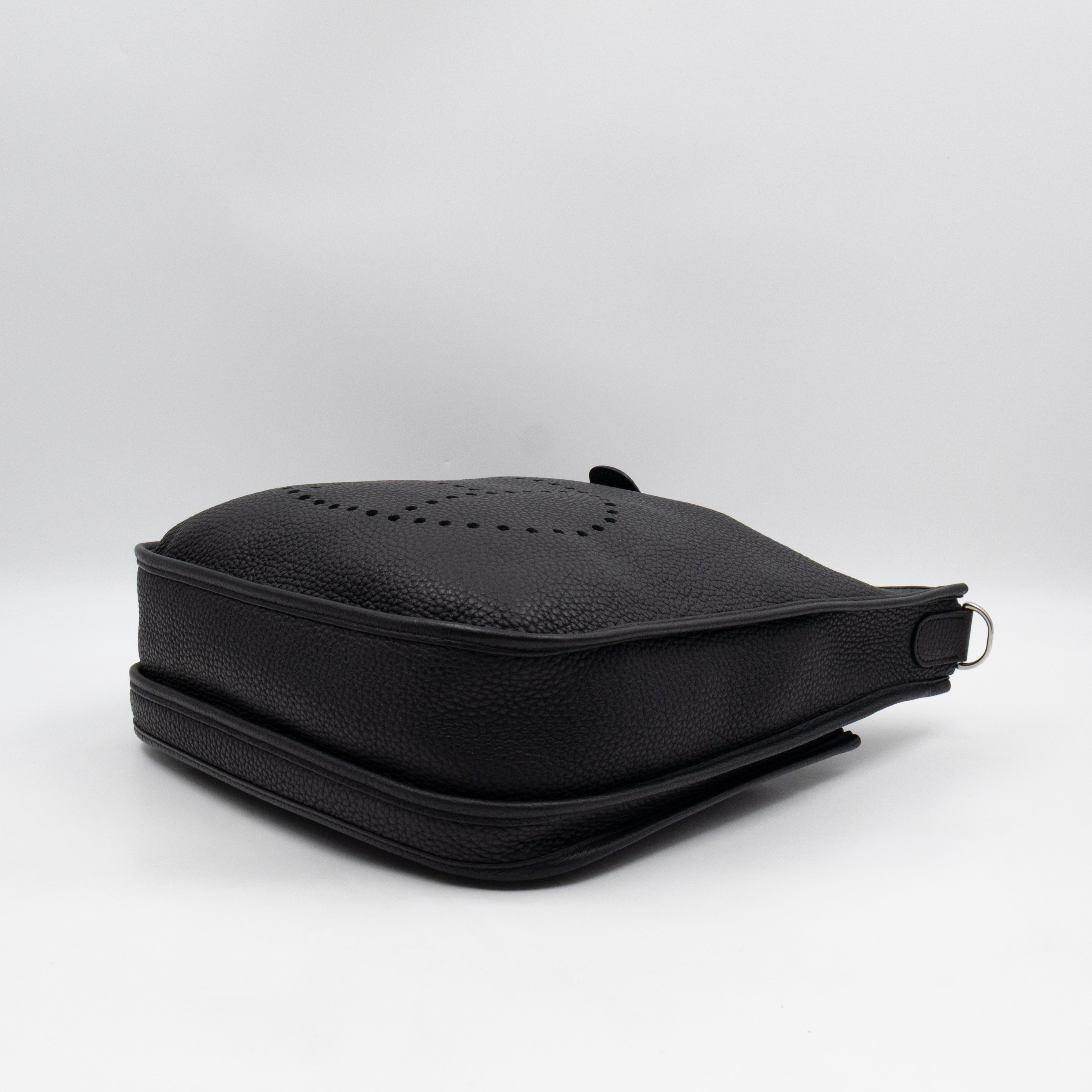Evelyne III 29 PM Black Taurillon Clemence Leather
