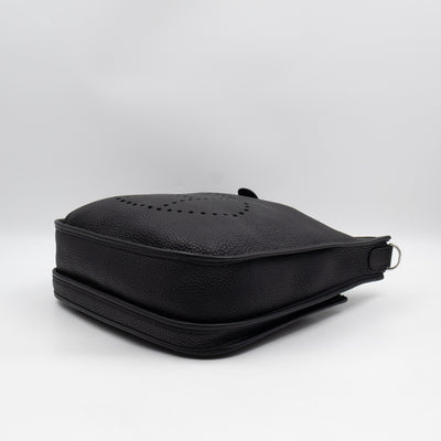 Evelyne III 29 PM Black Taurillon Clemence Leather