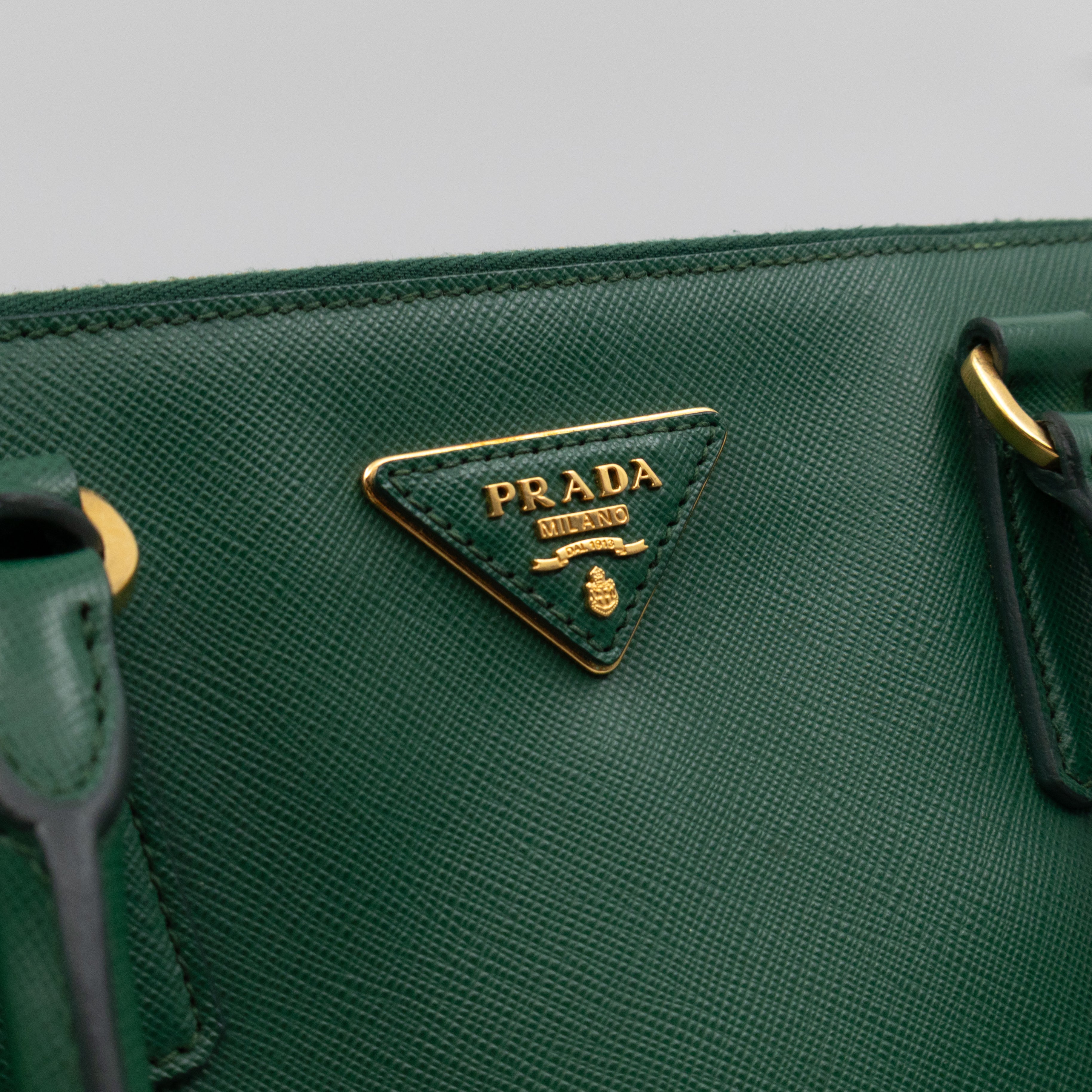 Galleria Large Double Zip Biliardo Green Saffiano Leather