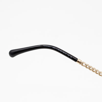 Round Sunglasses With Pearl Triple Chain