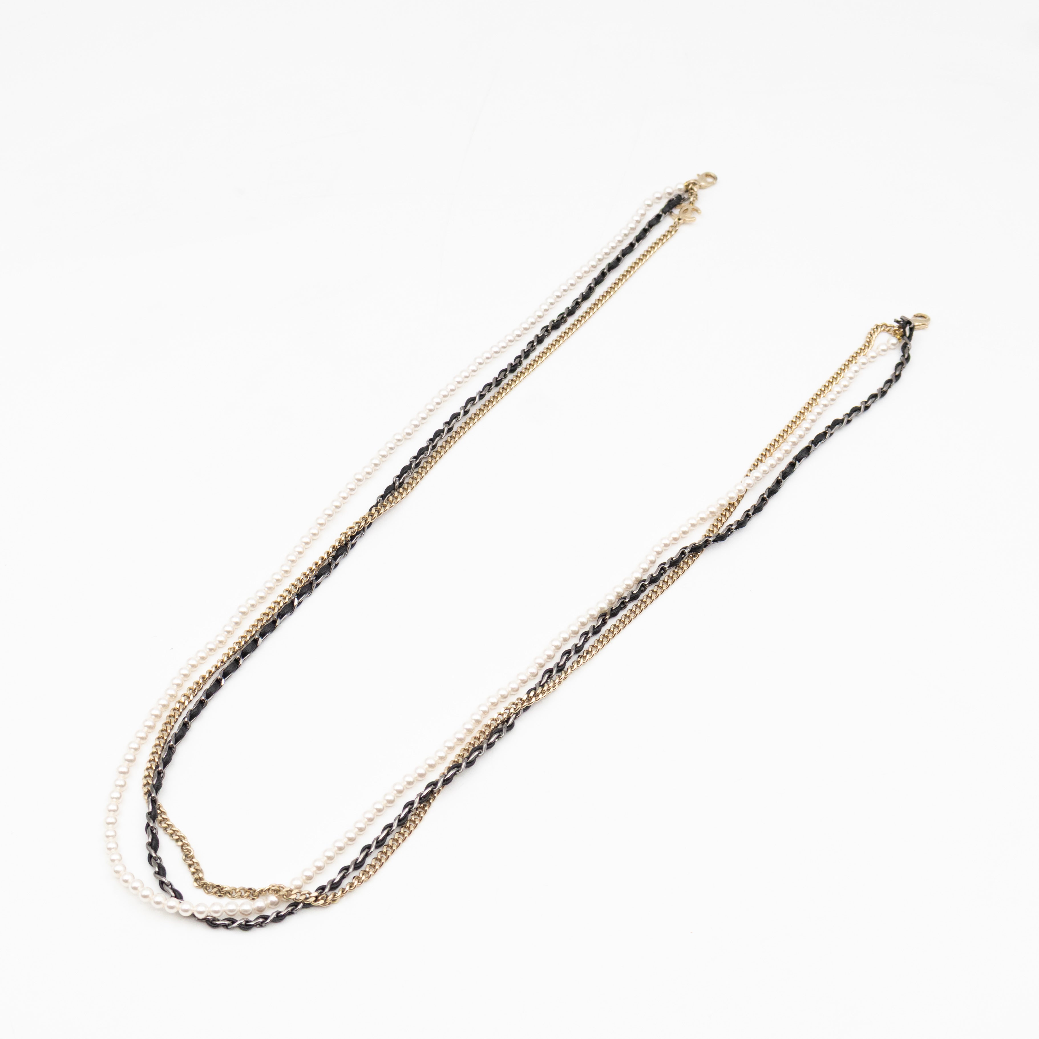 Round Sunglasses With Pearl Triple Chain