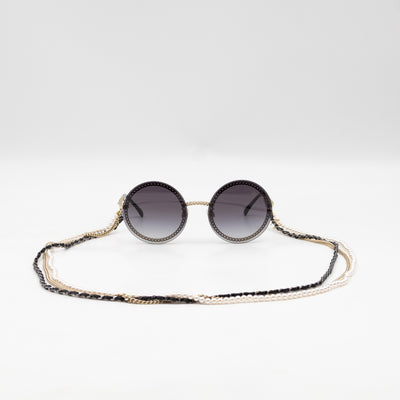 Round Sunglasses With Pearl Triple Chain