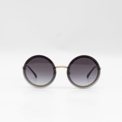 Round Sunglasses With Pearl Triple Chain