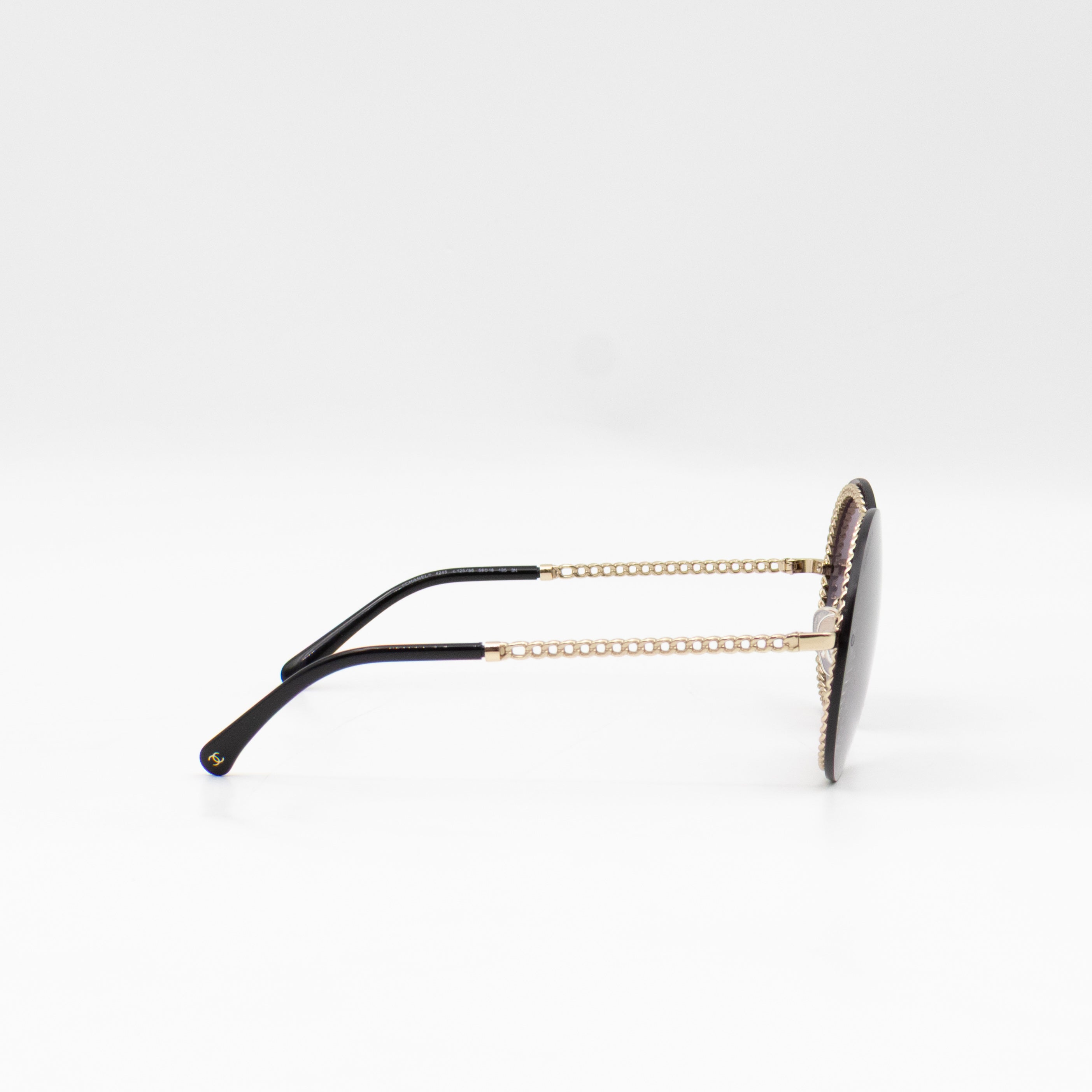 Round Sunglasses With Pearl Triple Chain