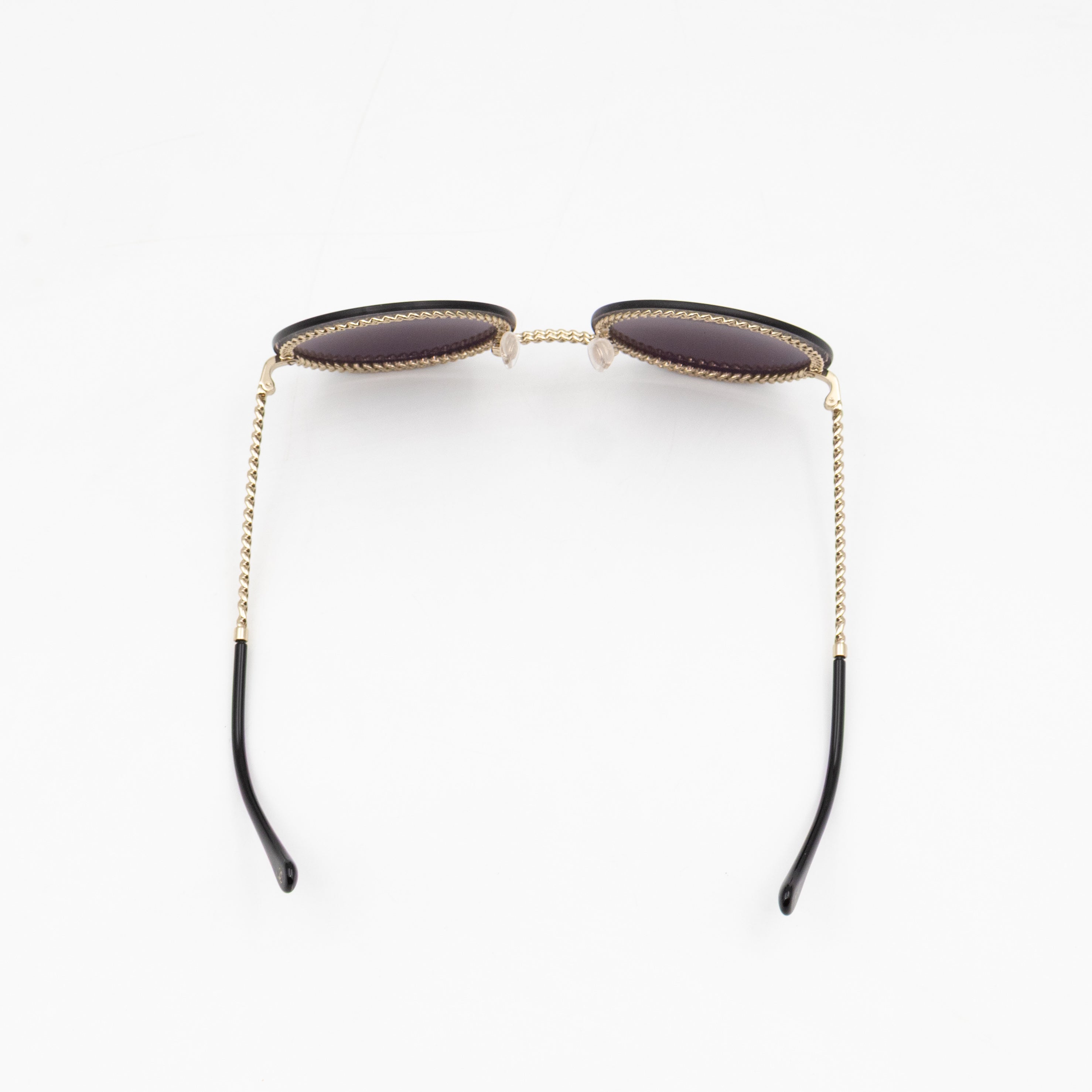 Round Sunglasses With Pearl Triple Chain