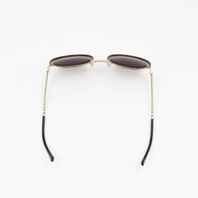 Round Sunglasses With Pearl Triple Chain