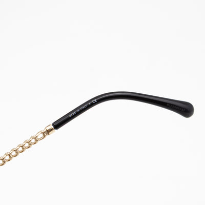 Round Sunglasses With Pearl Triple Chain