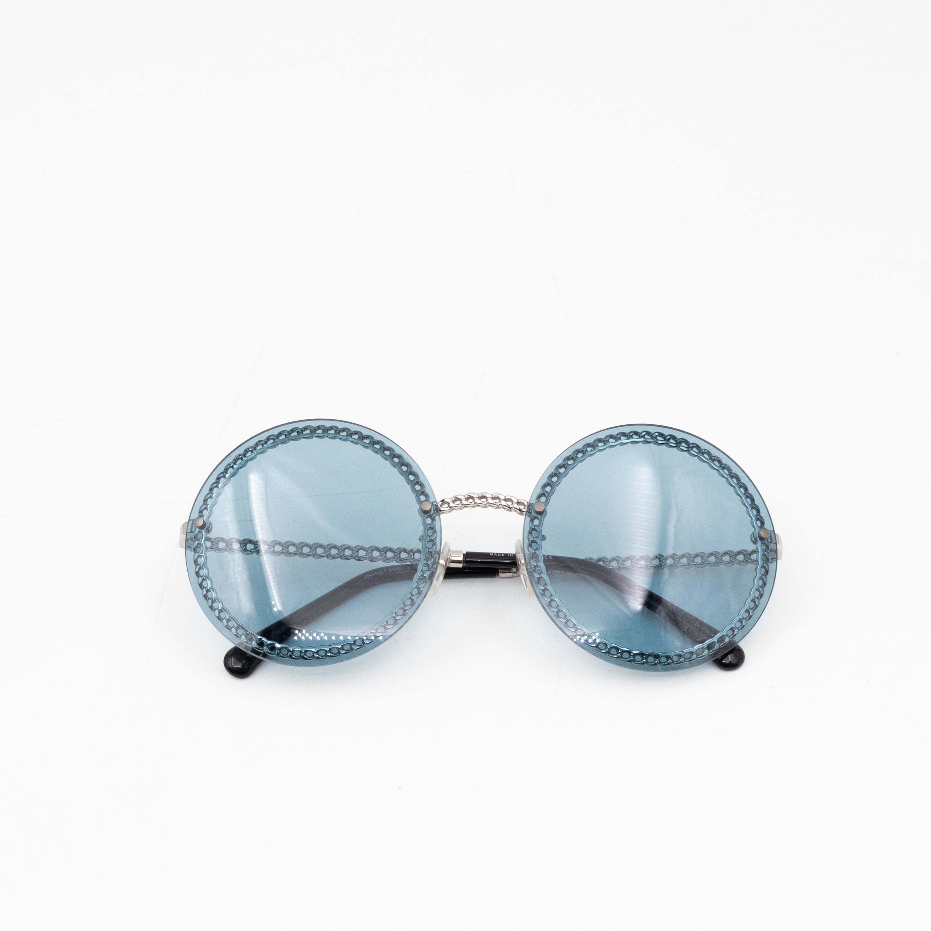 Round Sunglasses with Double Chain