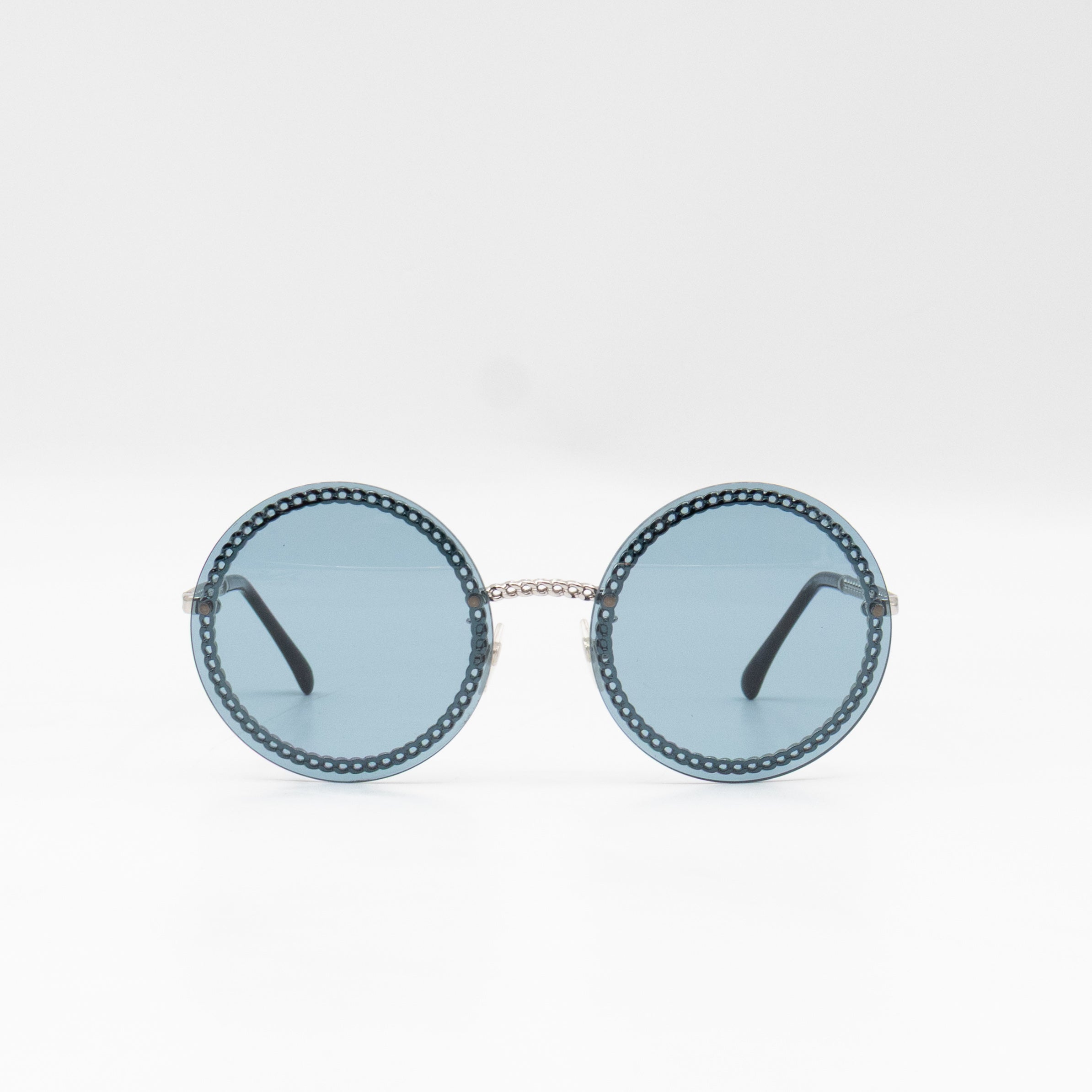 Round Sunglasses with Double Chain