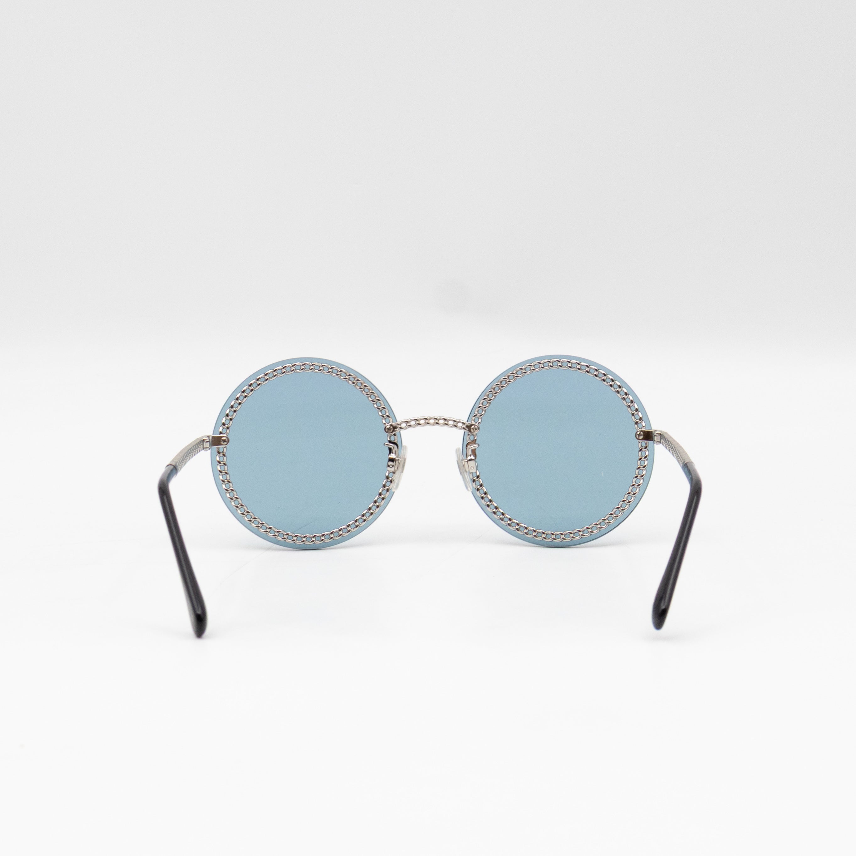 Round Sunglasses with Double Chain