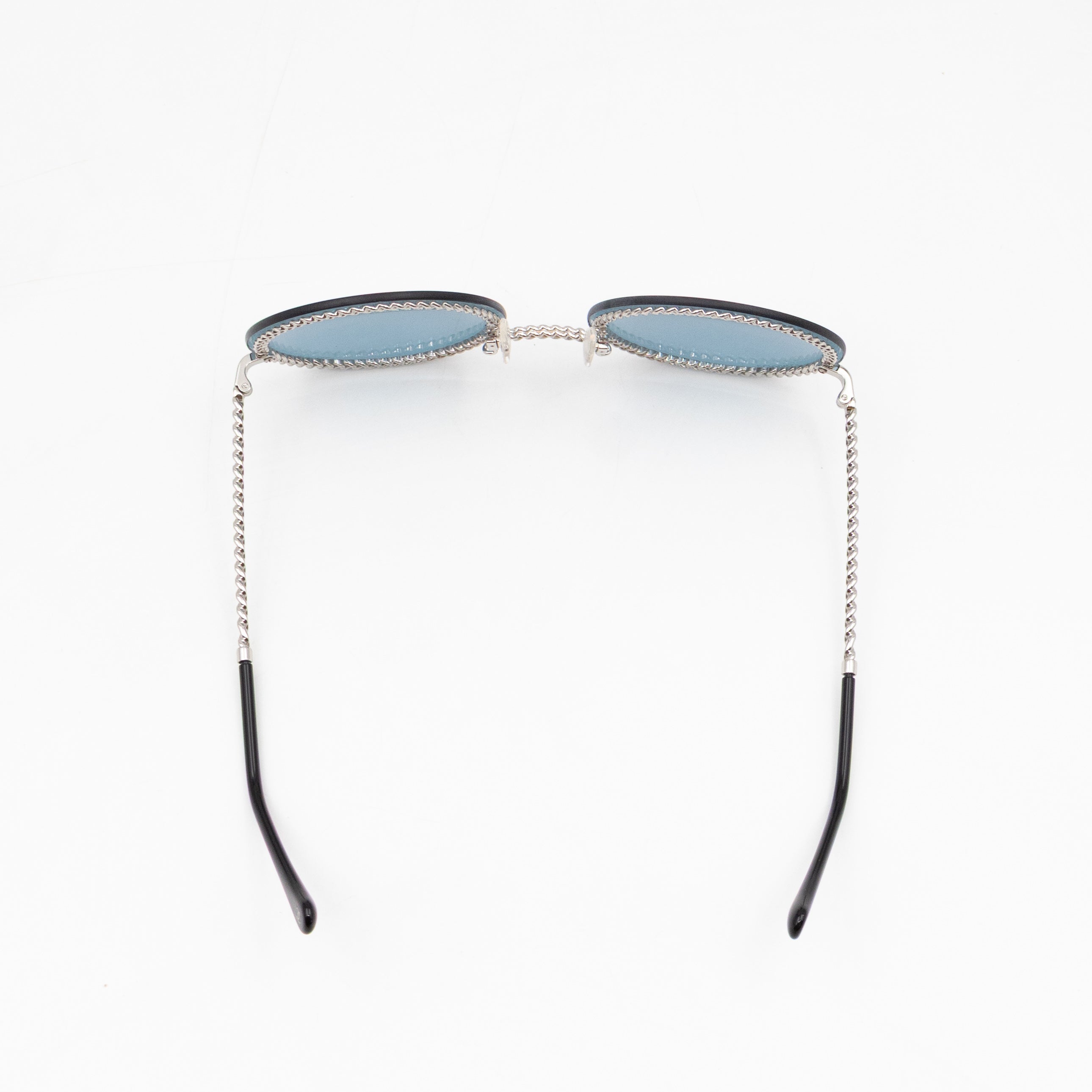 Round Sunglasses with Double Chain