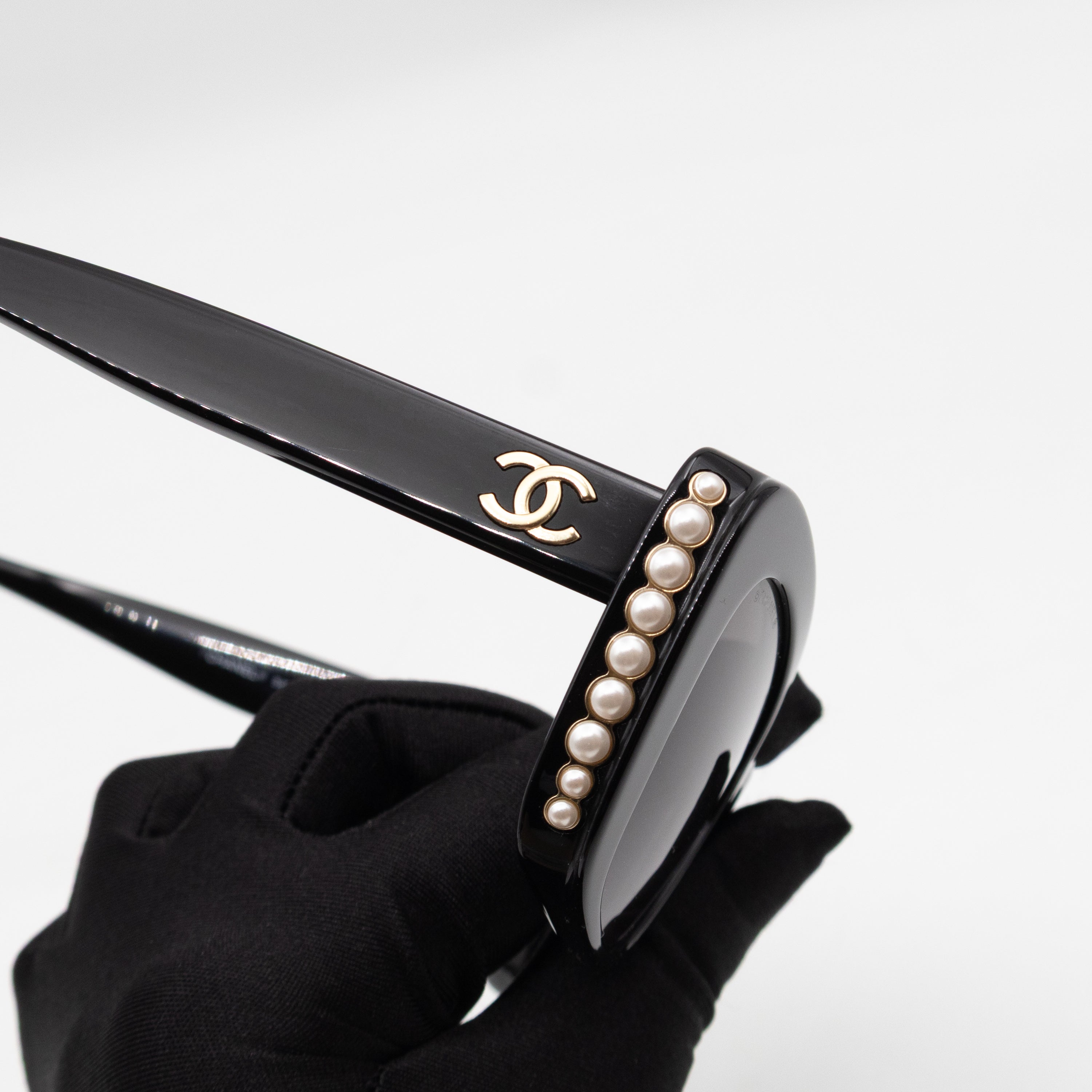 Cat Eye Sunglasses with Pearls Black