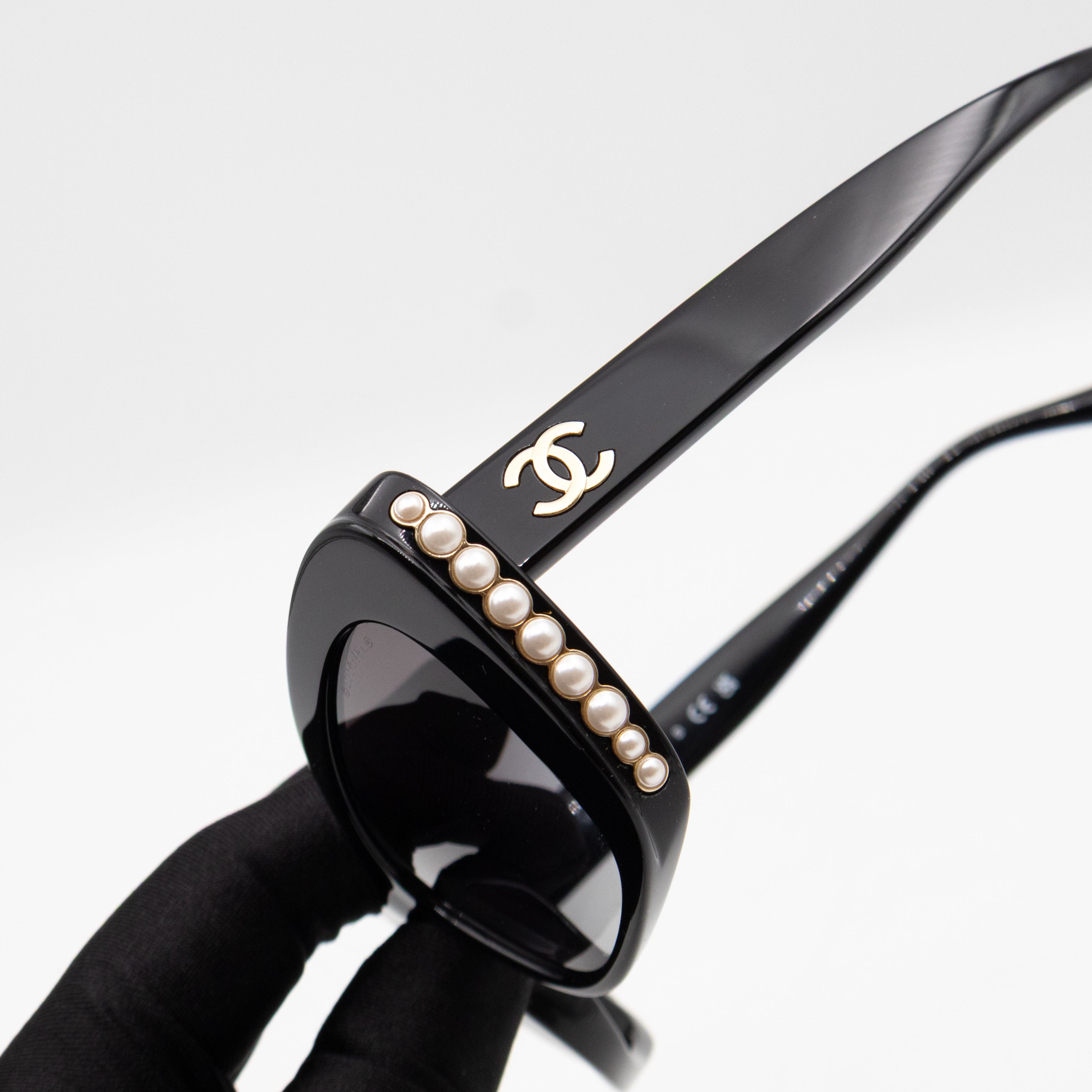 Cat Eye Sunglasses with Pearls Black