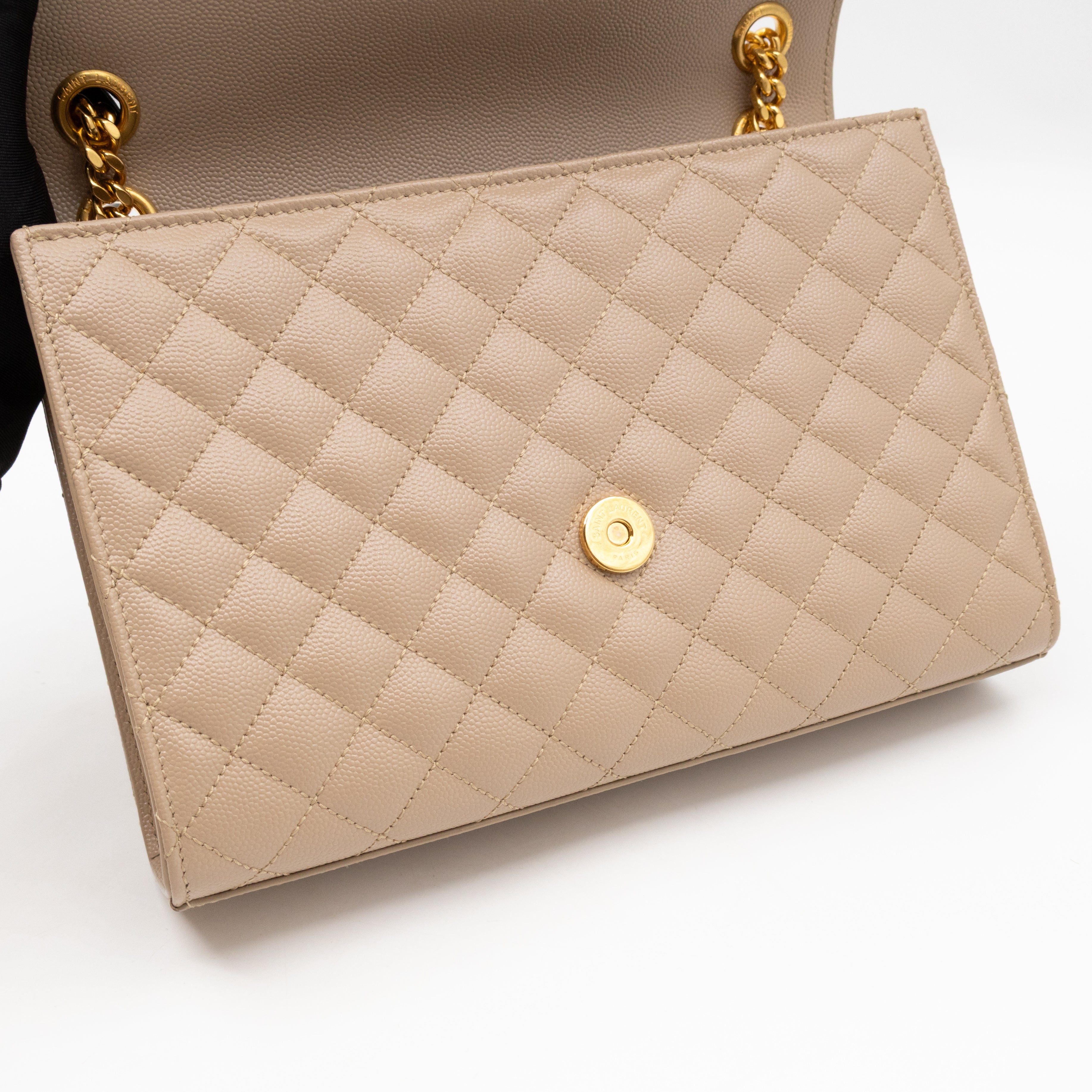 Envelope Medium Beige Quilted Grain De Poudre Embossed Leather