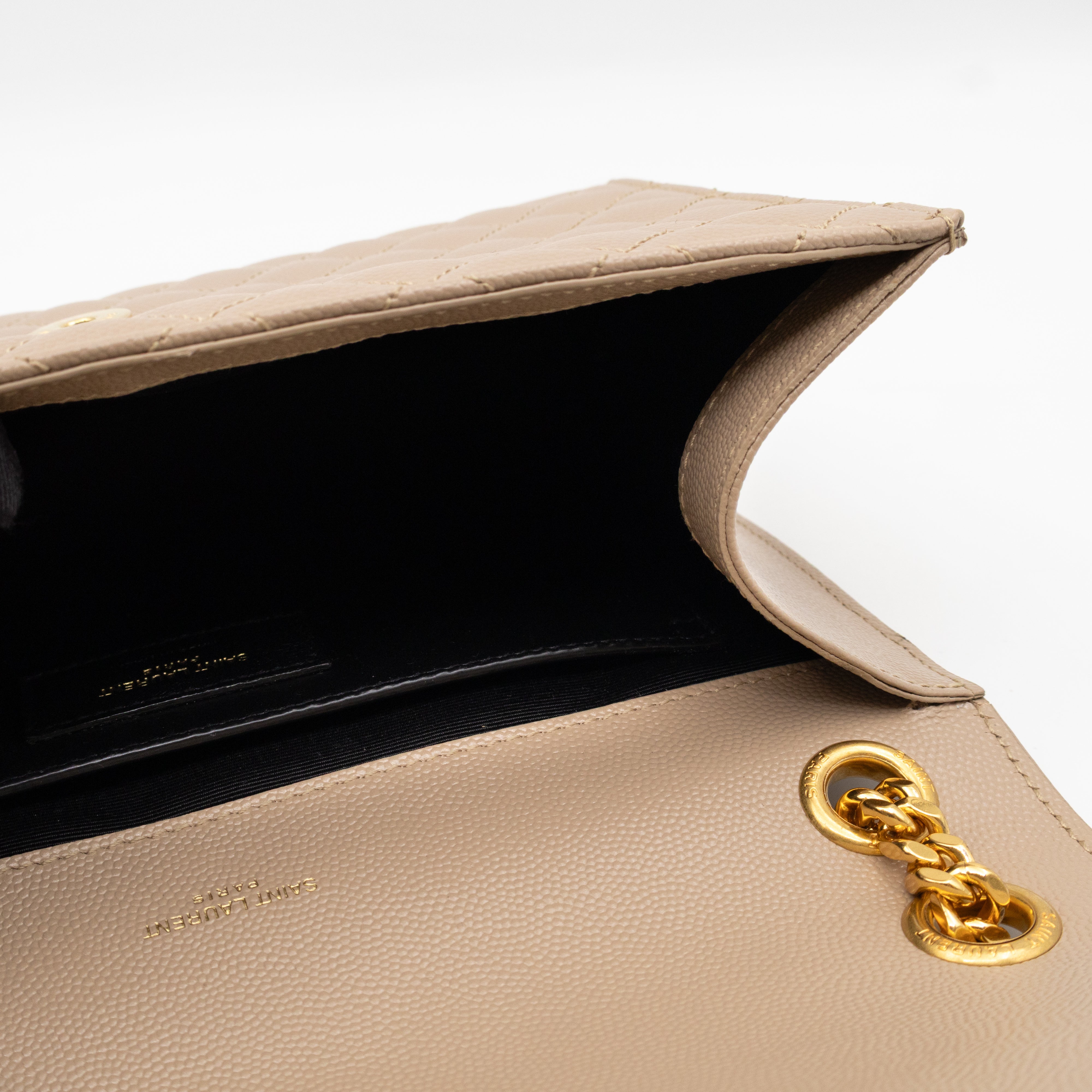 Envelope Medium Beige Quilted Grain De Poudre Embossed Leather