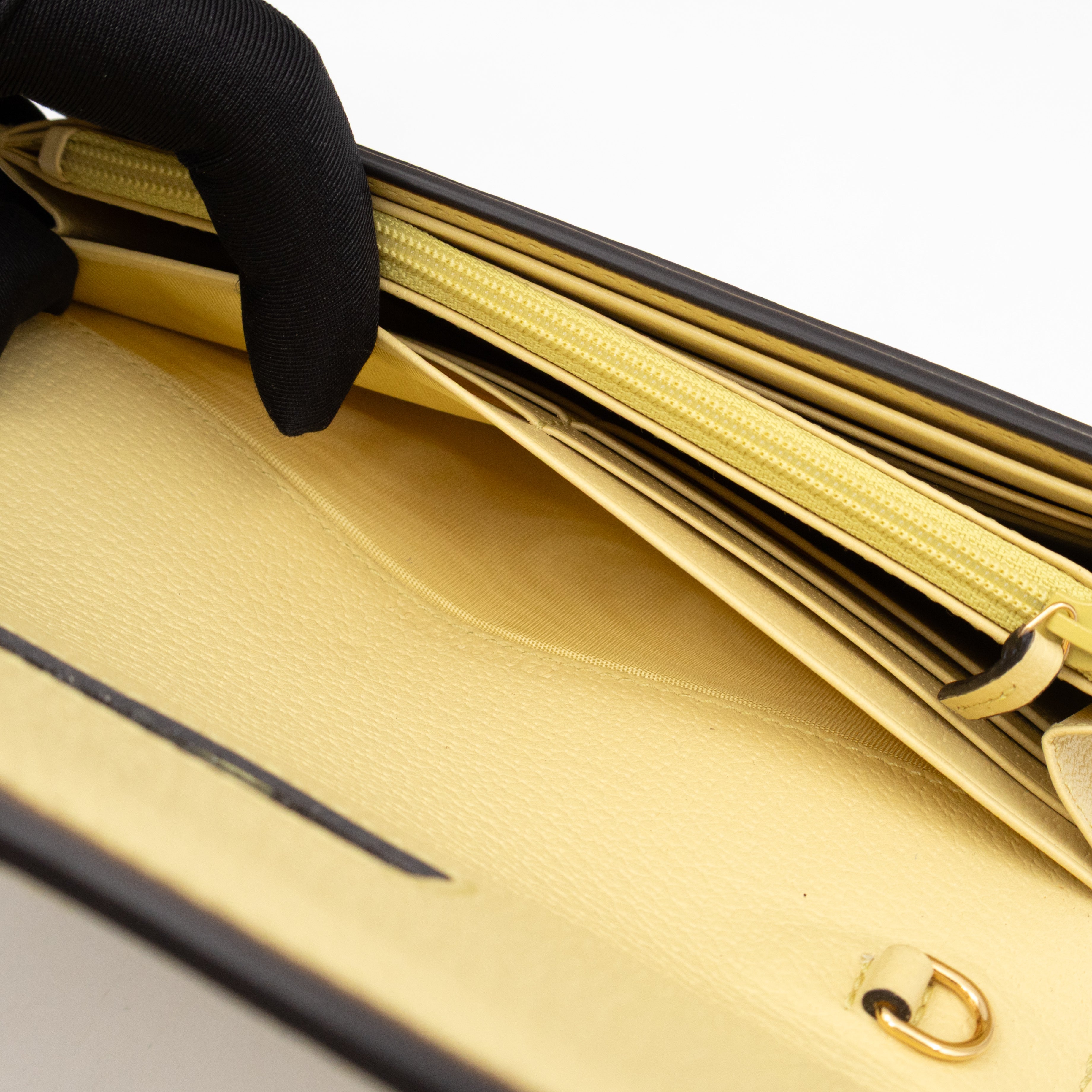Ophidia Continental Wallet on Chain Yellow