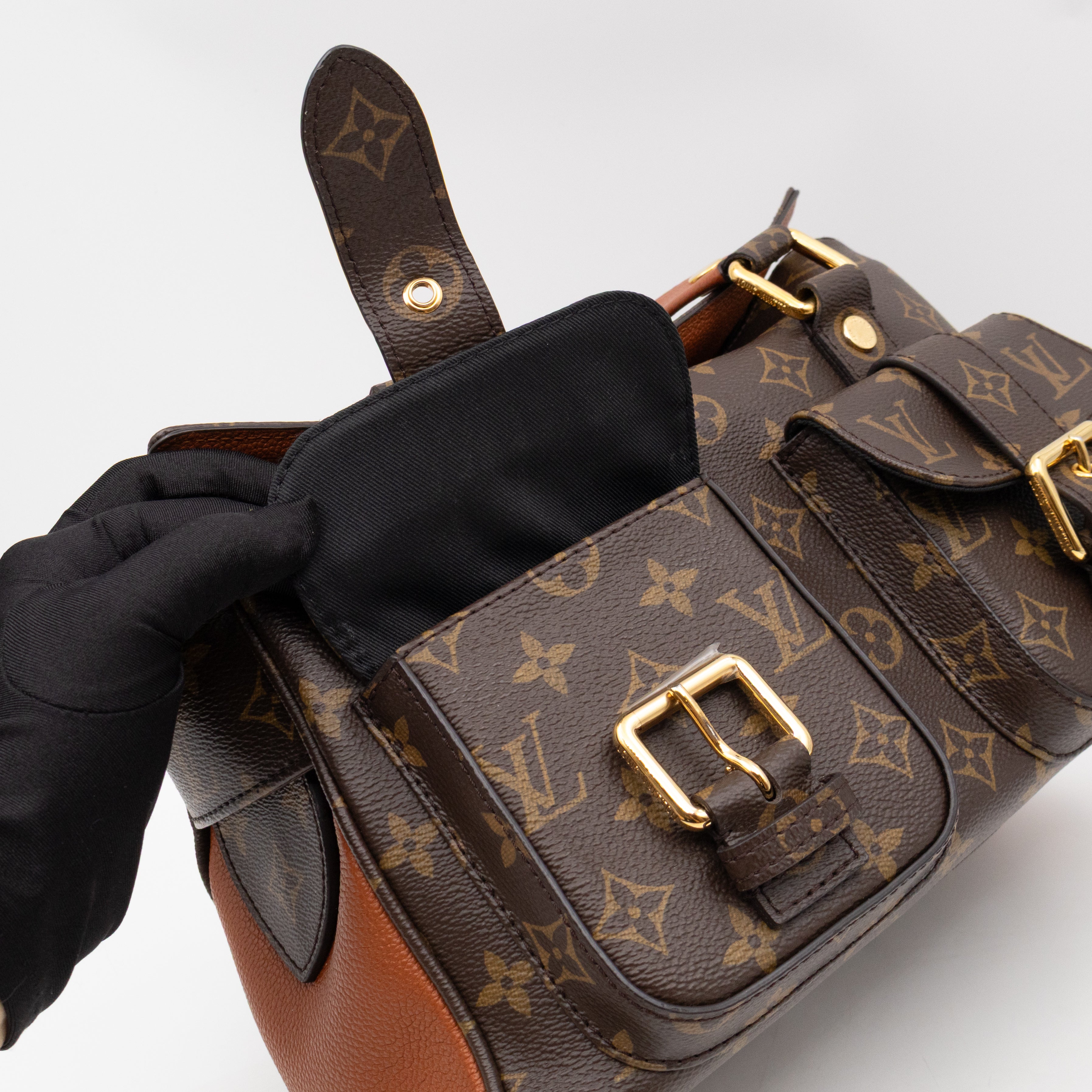 Manhattan NM Monogram Caramel