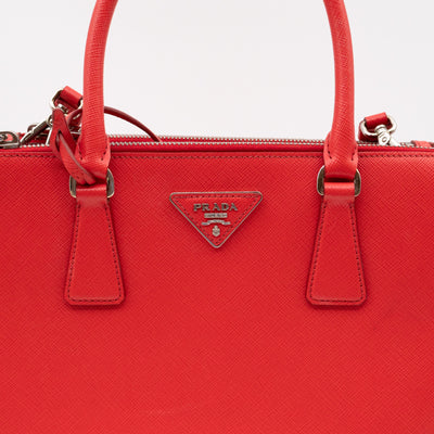 Galleria Medium Double Zip Lacca Red Saffiano Lux