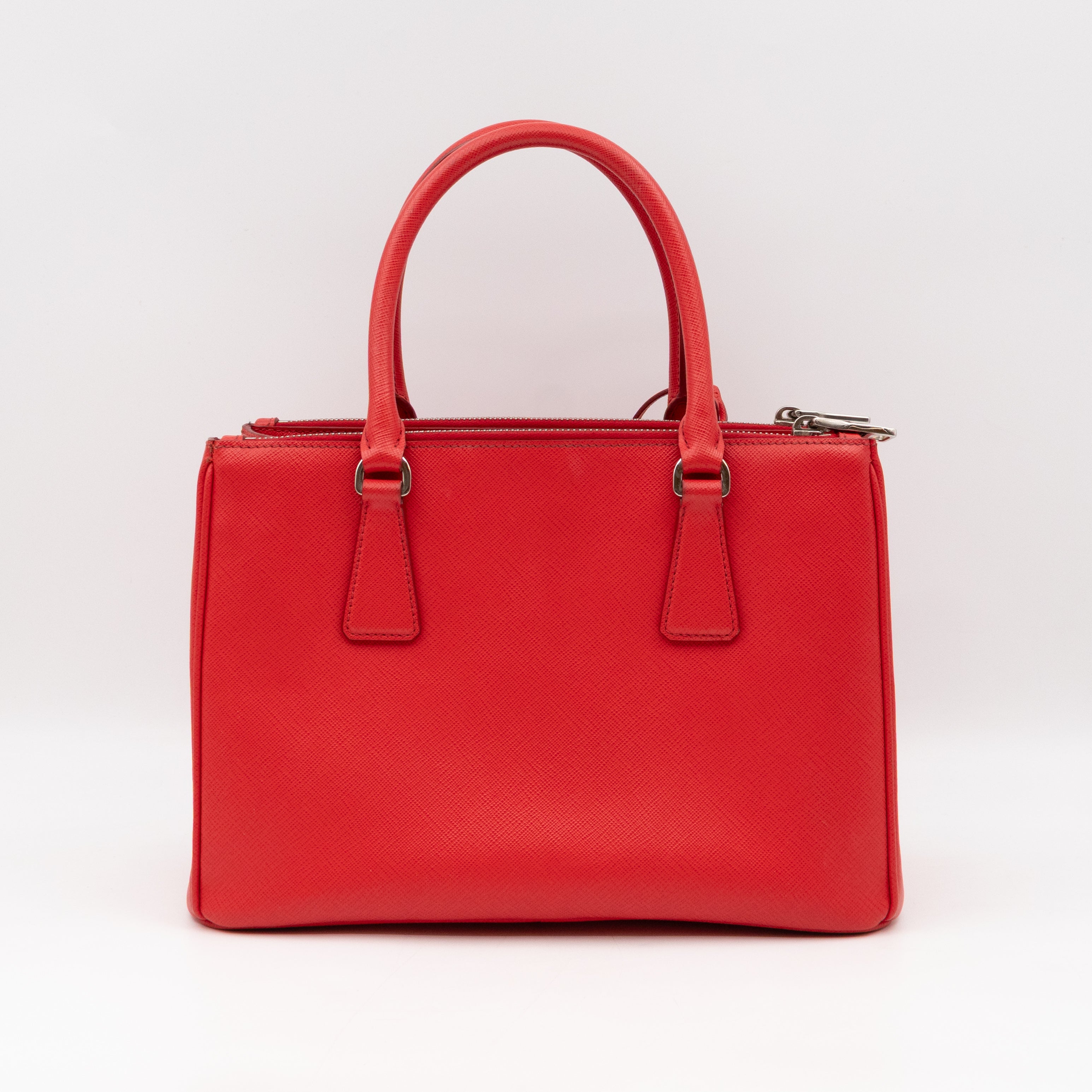 Galleria Medium Double Zip Lacca Red Saffiano Lux
