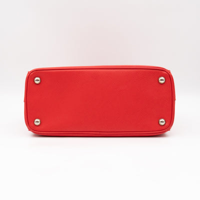 Galleria Medium Double Zip Lacca Red Saffiano Lux