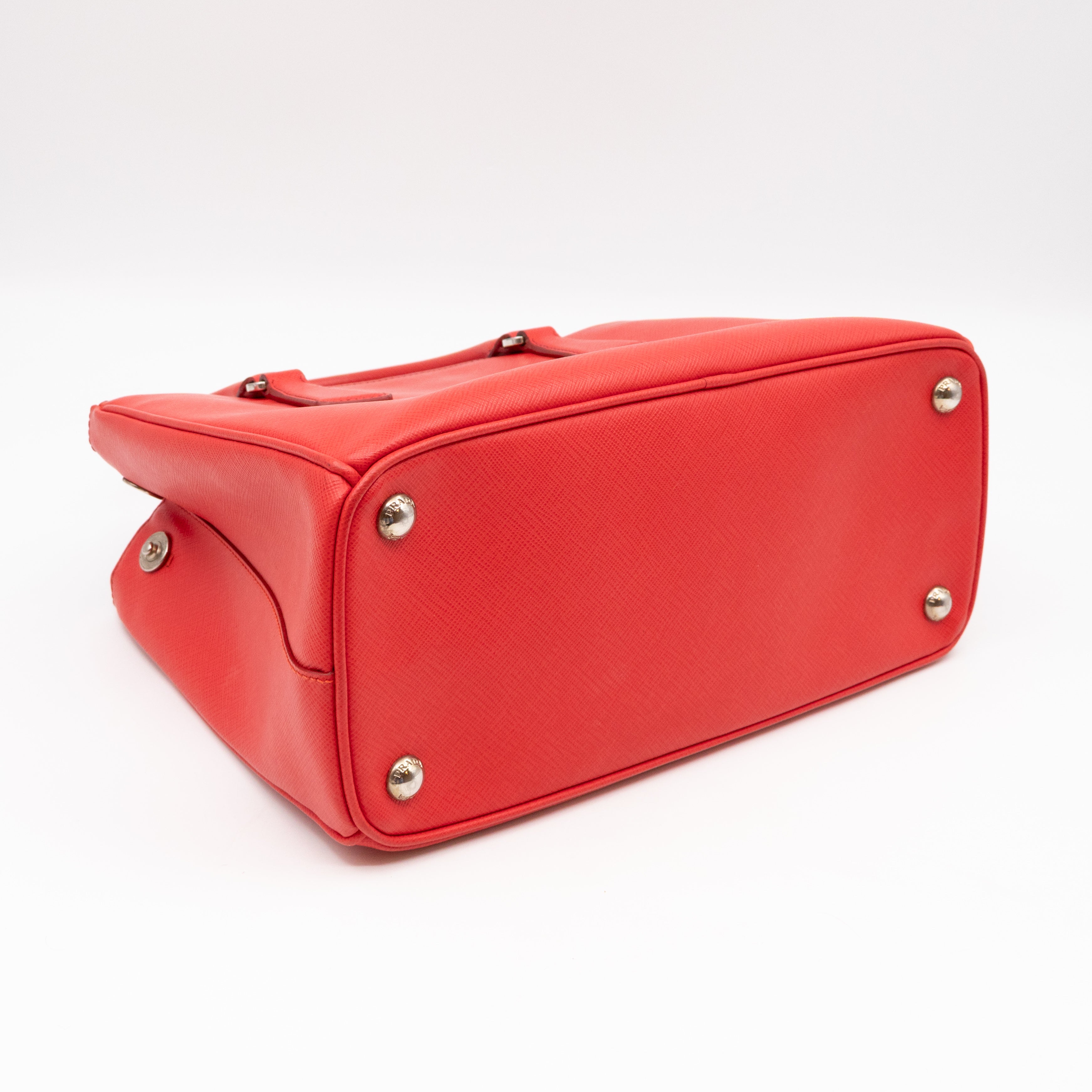 Galleria Medium Double Zip Lacca Red Saffiano Lux