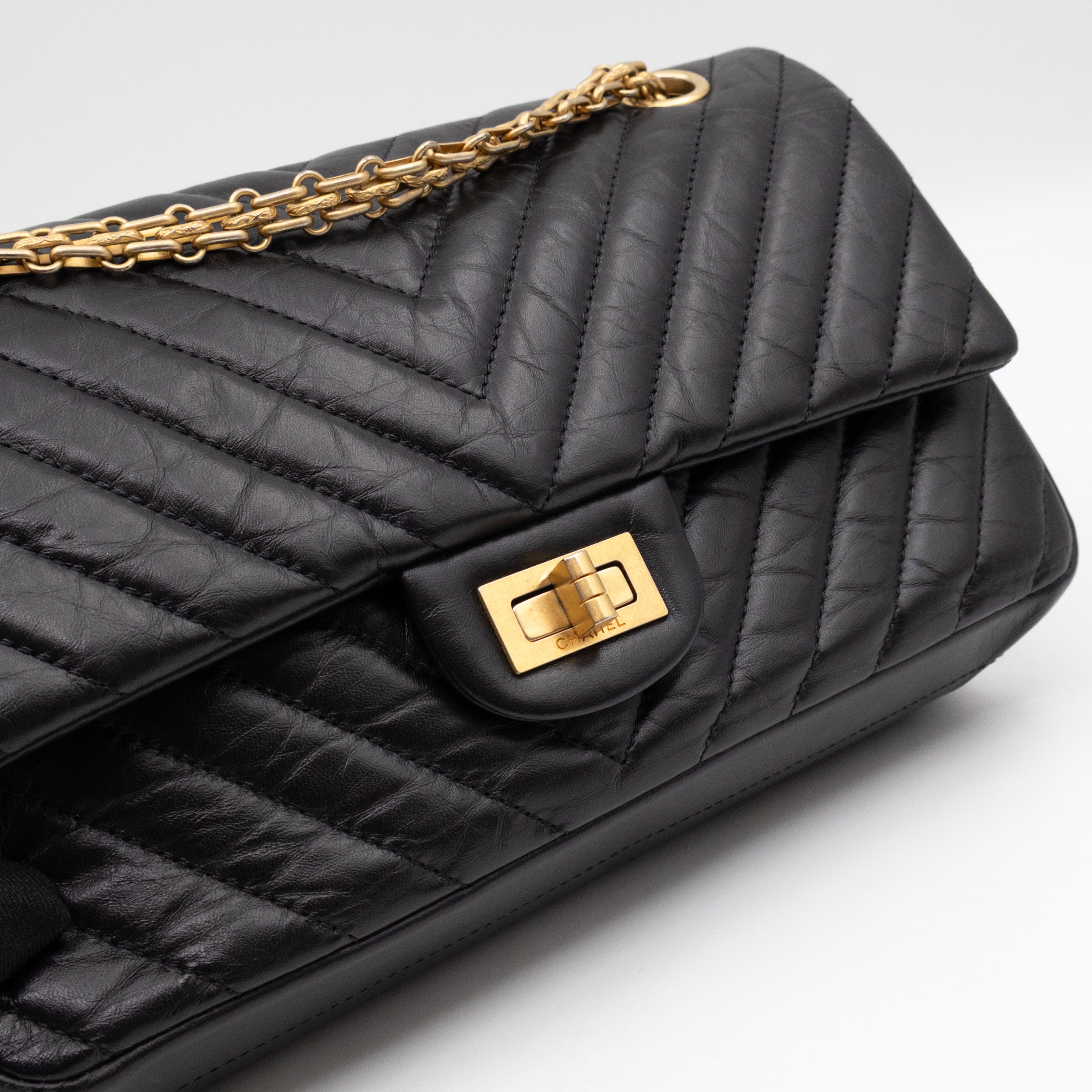 2.55 Reissue 225 Double Flap Bag Chevron Black Leather