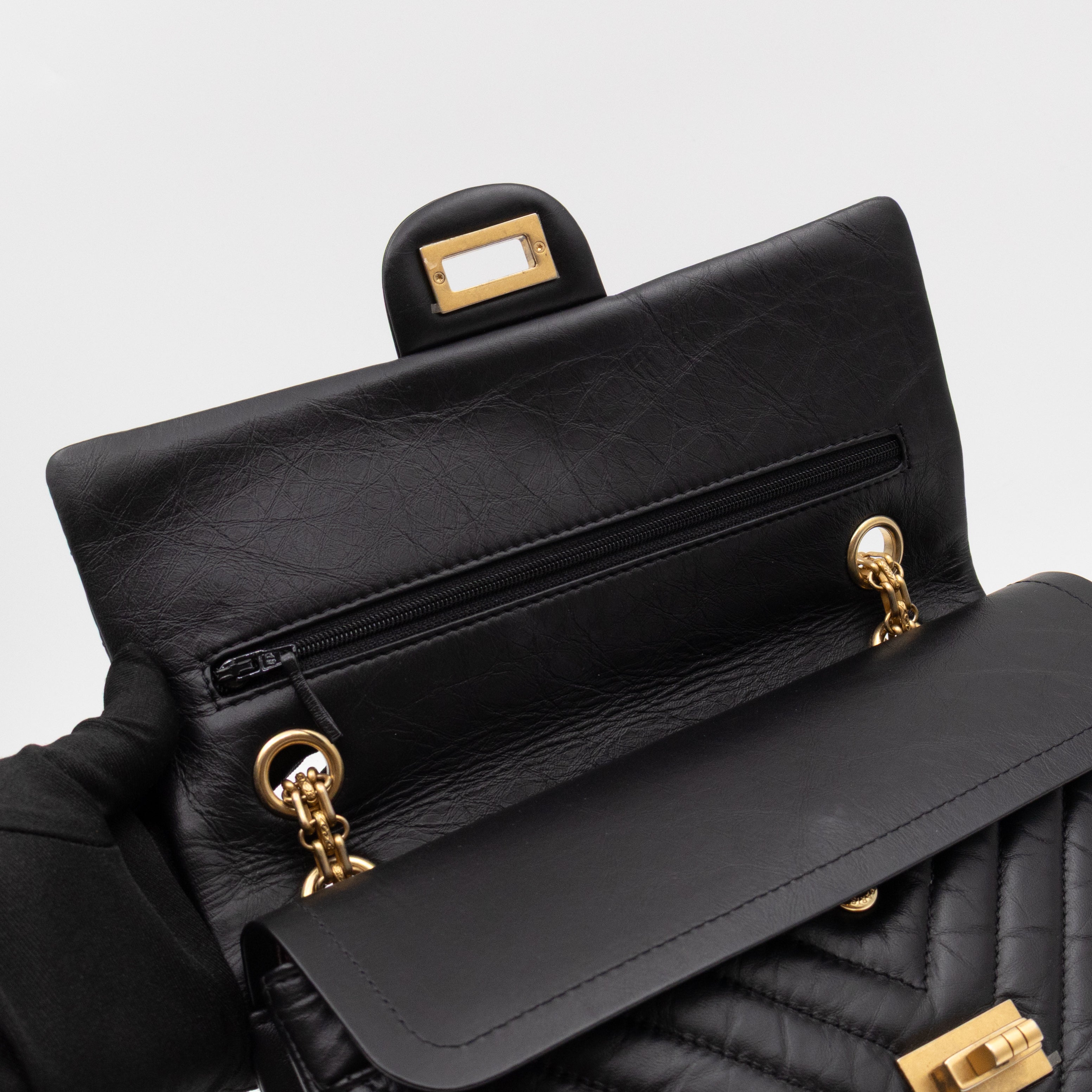 2.55 Reissue 225 Double Flap Bag Chevron Black Leather