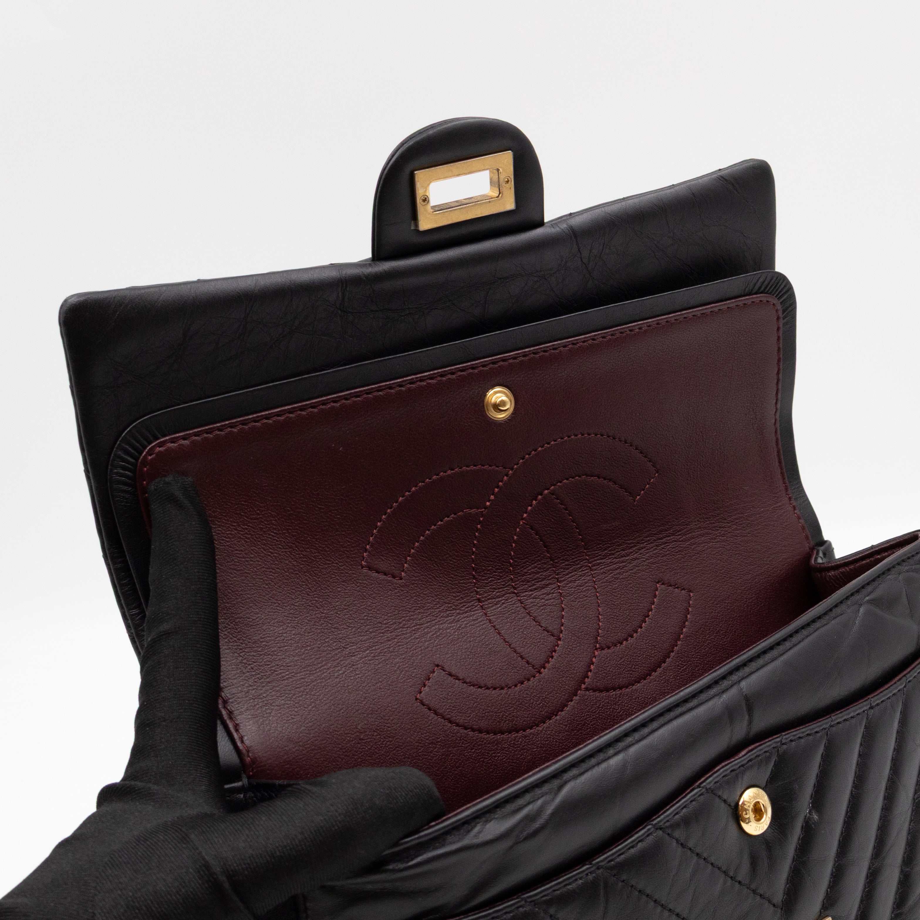 2.55 Reissue 225 Double Flap Bag Chevron Black Leather