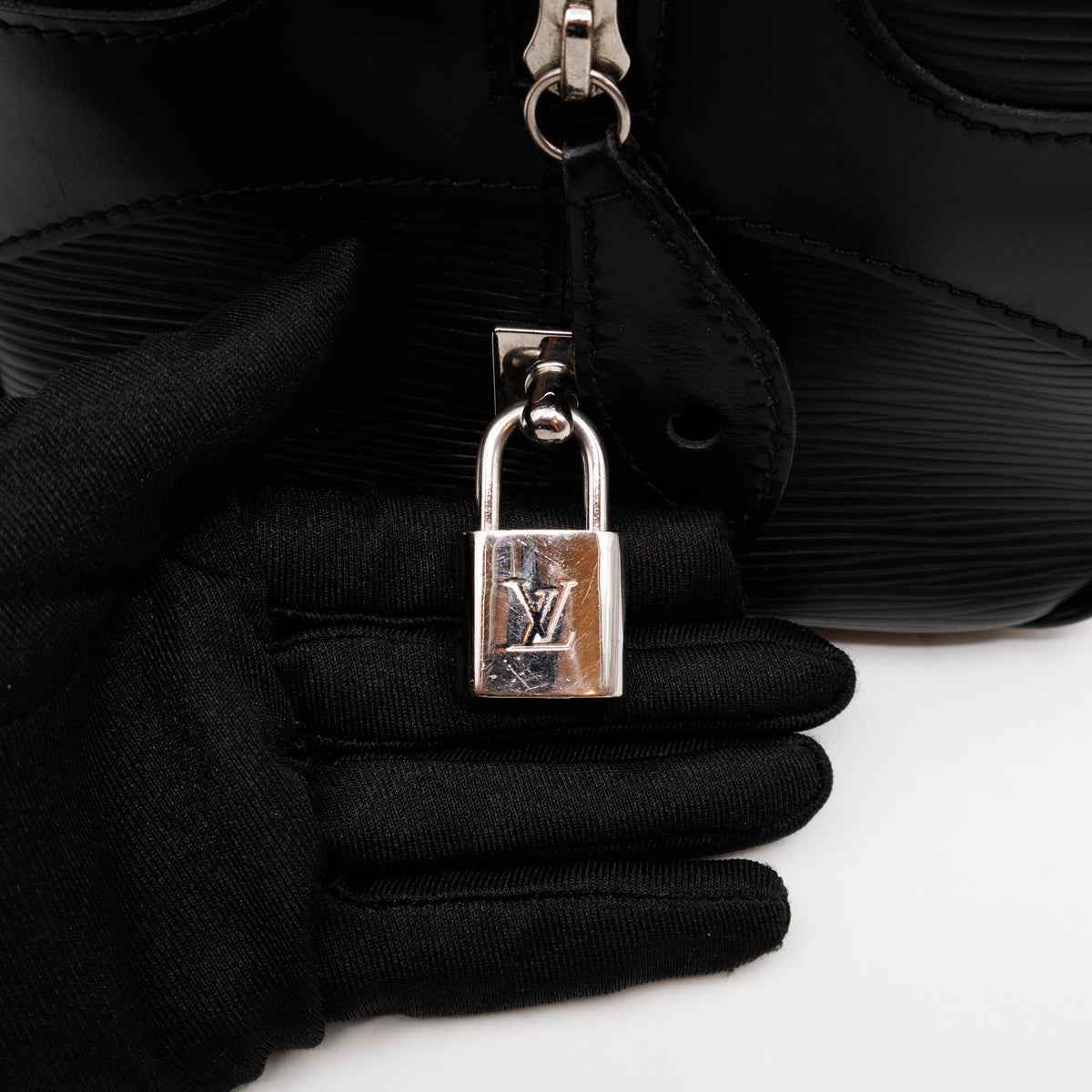 Montaigne Bowling Bag GM Black Epi Leather