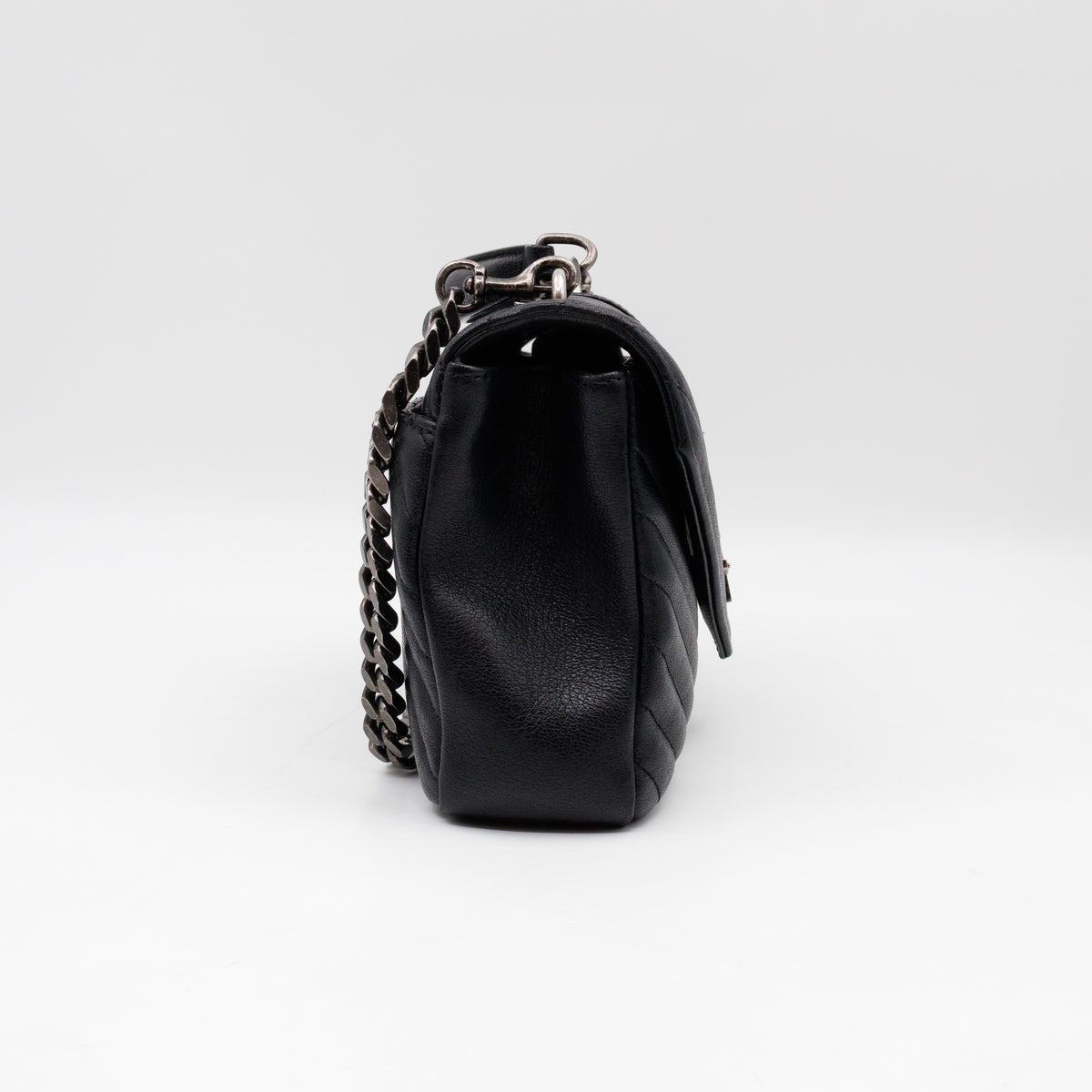 College Medium Chevron Quilted Black Leather