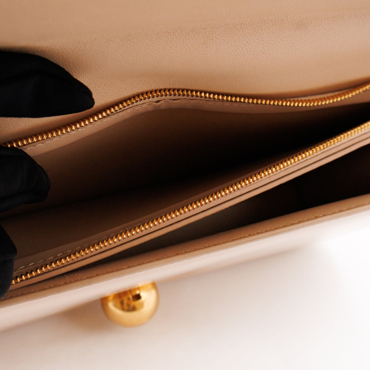 Classic Small Ronde Bag Beige Spazzolato Calfskin Leather