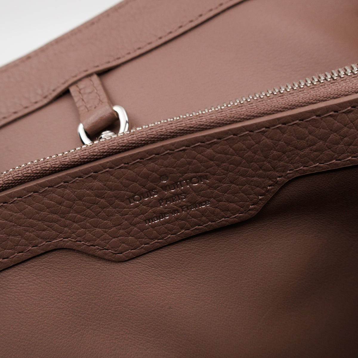 Capucines MM Beige Taurillon Leather