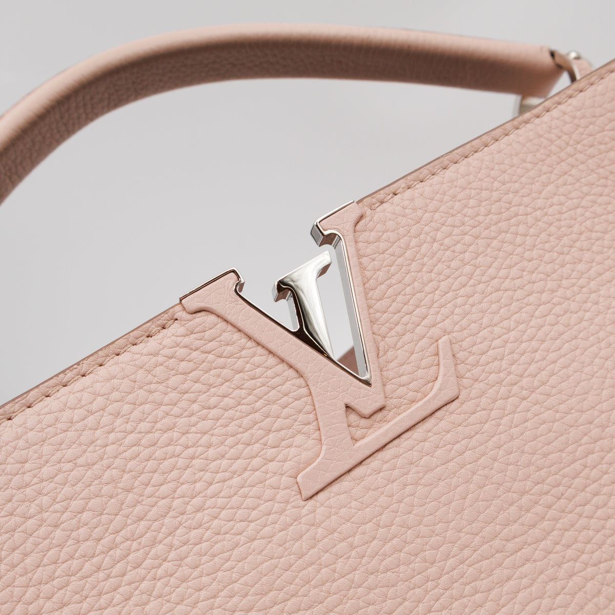 Capucines MM Beige Taurillon Leather