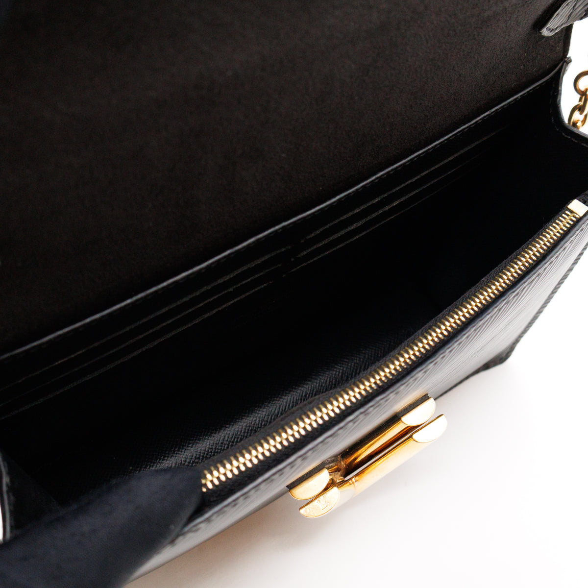 Twist Belt Chain Wallet Epi Leather Black