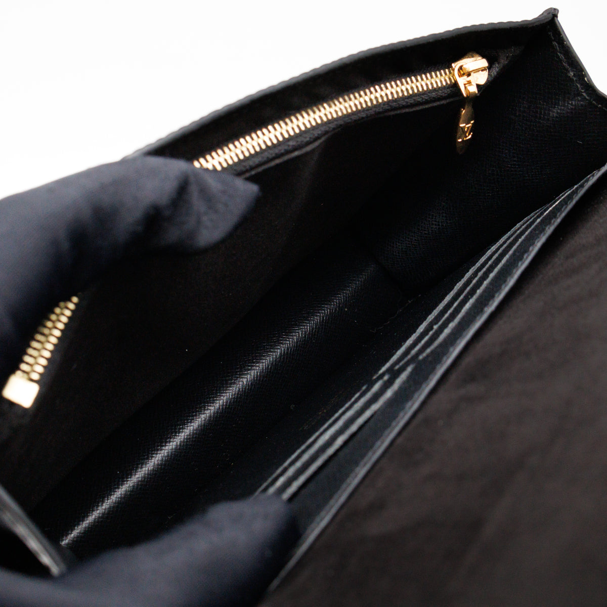 Twist Belt Chain Wallet Epi Leather Black