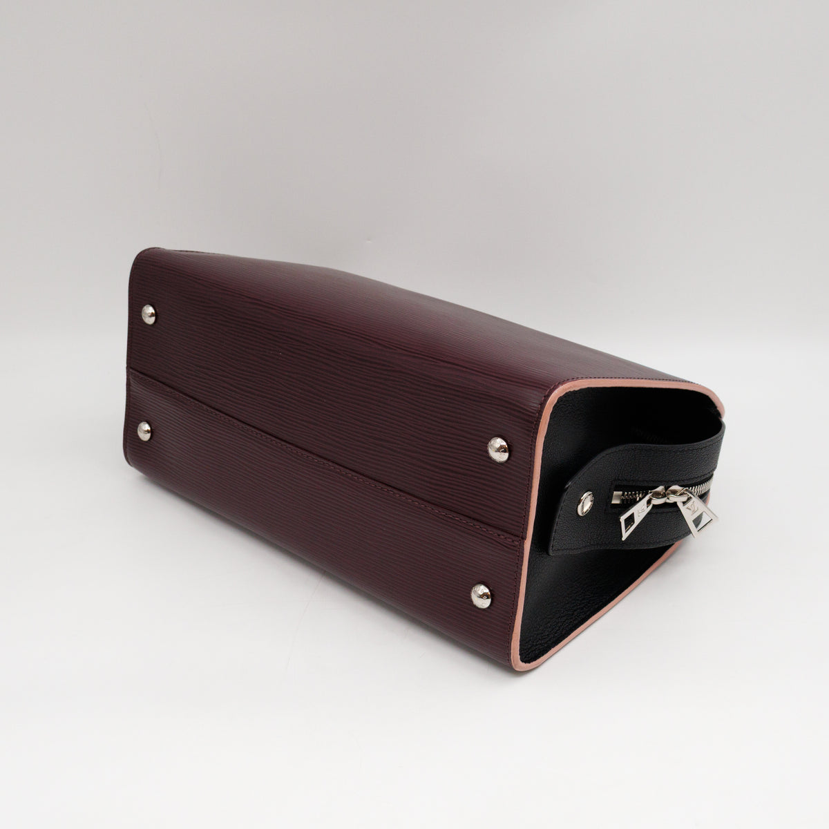 Vaneau MM Violet Epi Leather