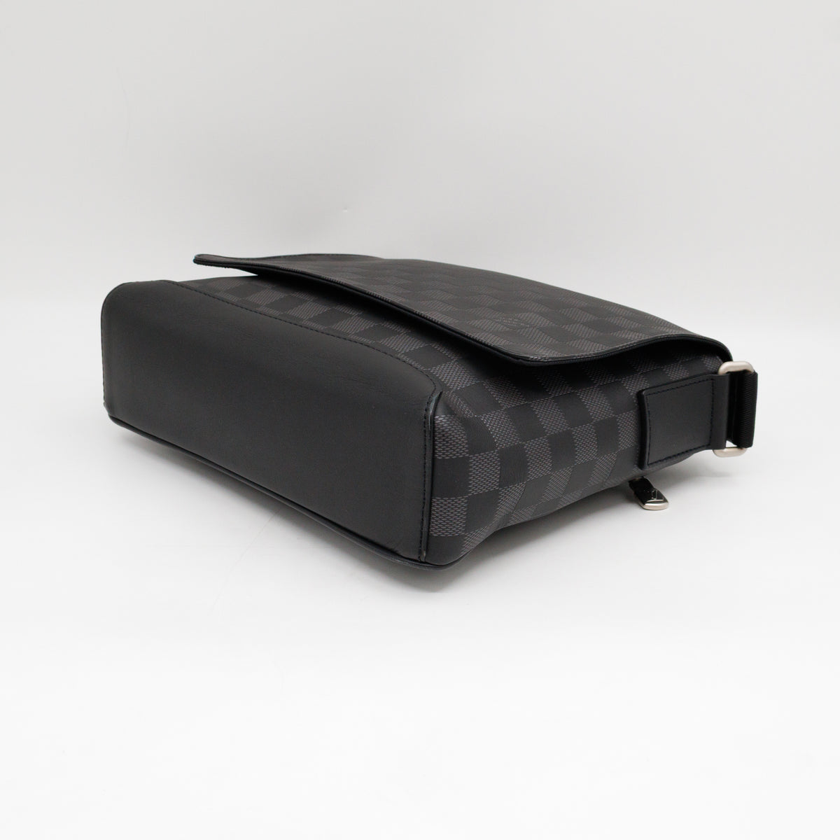 District PM Damier Infini Onyx