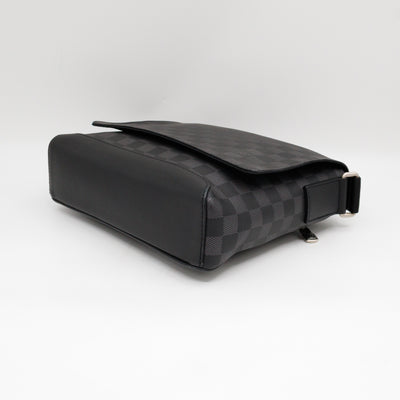 District PM Damier Infini Onyx