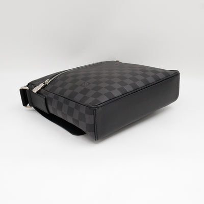 District PM Damier Infini Onyx