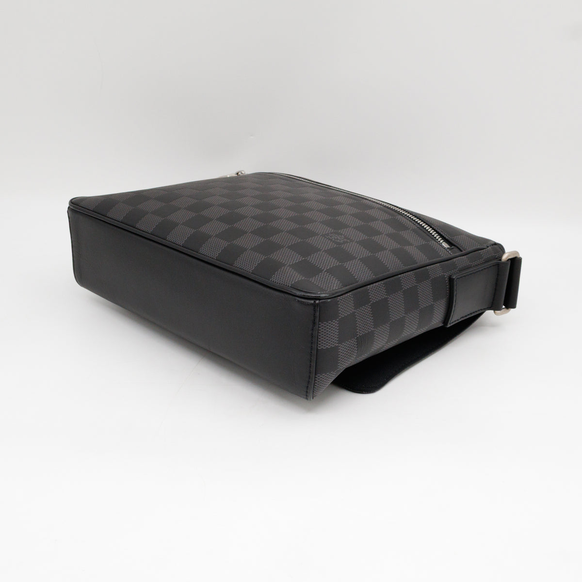District PM Damier Infini Onyx