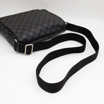 District PM Damier Infini Onyx