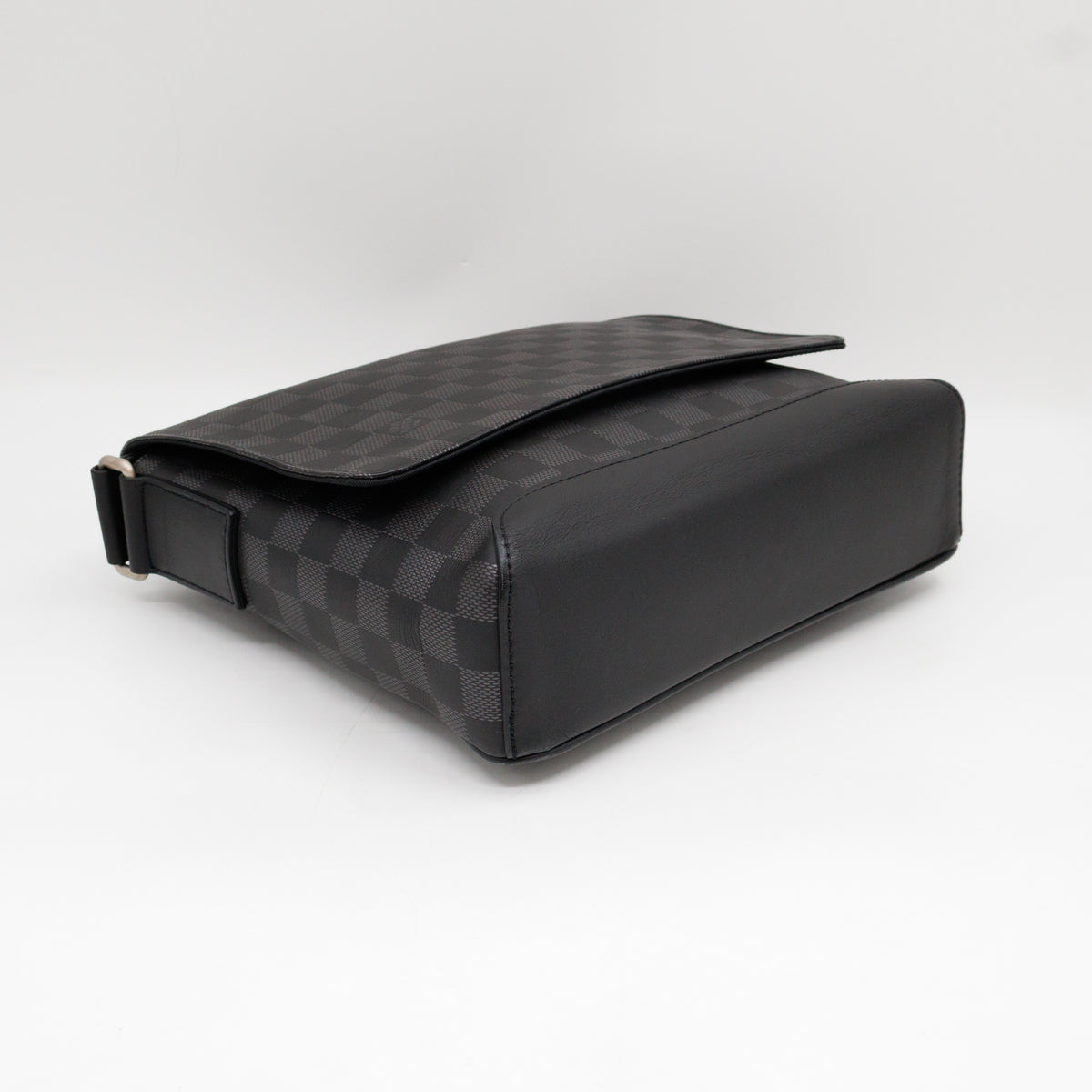 District PM Damier Infini Onyx