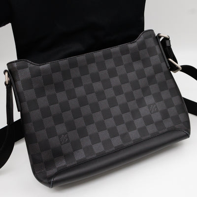 District PM Damier Infini Onyx