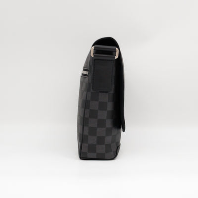 District PM Damier Infini Onyx